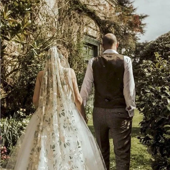 Embroidered Veil - Pink Rose on White Tulle - 118inches - Picture 2 of 12